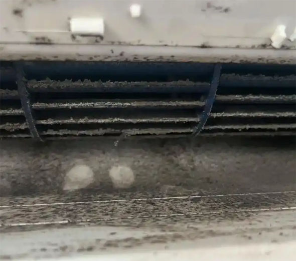 合阳空调吹的风有股烧焦味是怎么回事